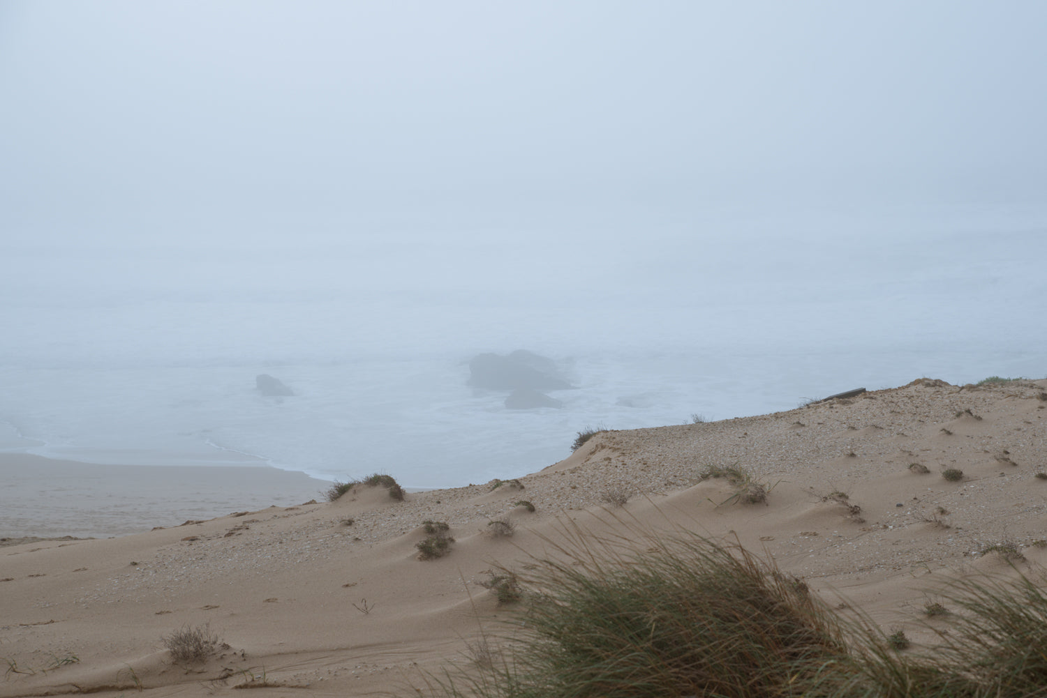 The sea is our passion, the love of our lives. It is the calm when the waves gently kiss the sand and the strength when they meet the rock. It is the infinite horizon that fulfills our thoughts and the inspiration of each of our senses.